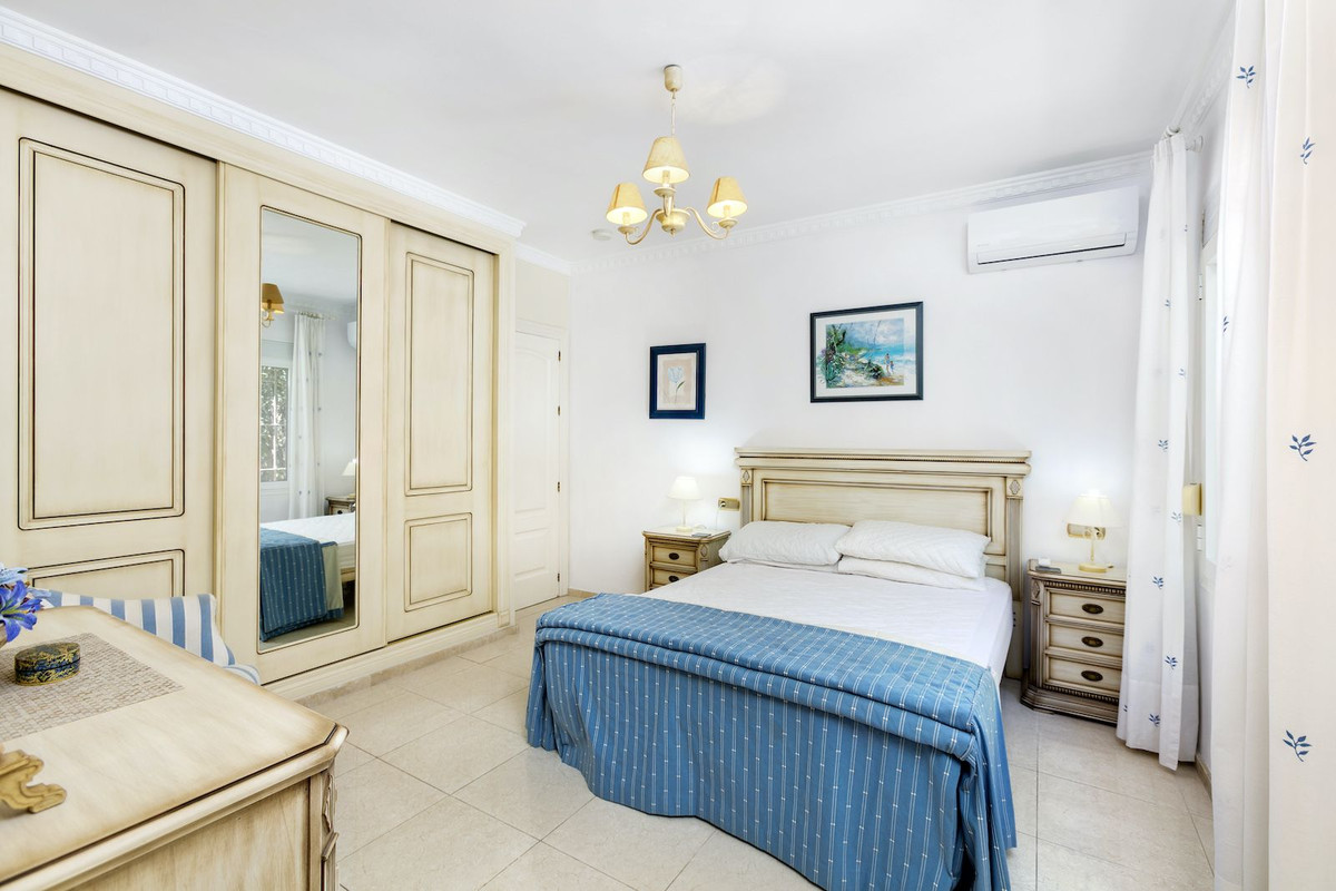 Se vende Villa - Chalet de 5 dormitorios en Costa Del Sol, Málaga, España