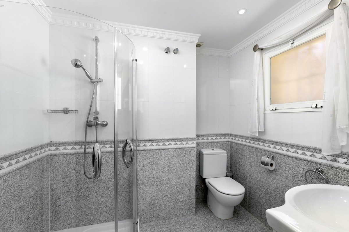 Se vende Villa - Chalet de 5 dormitorios en Costa Del Sol, Málaga, España