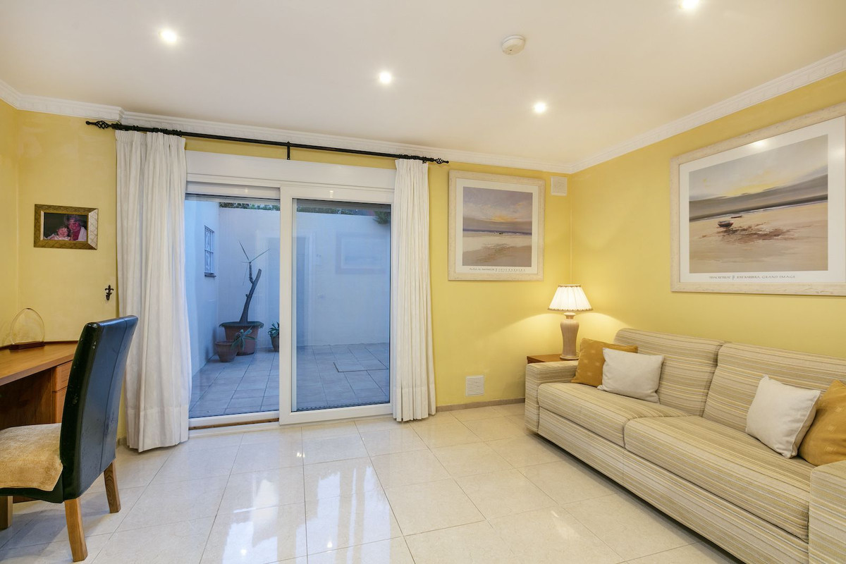 Se vende Villa - Chalet de 5 dormitorios en Costa Del Sol, Málaga, España
