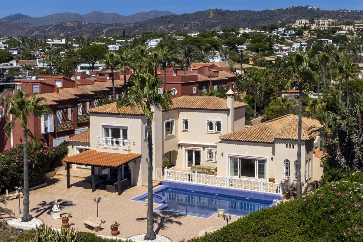Se vende Villa - Chalet de 5 dormitorios en Costa Del Sol, Málaga, España