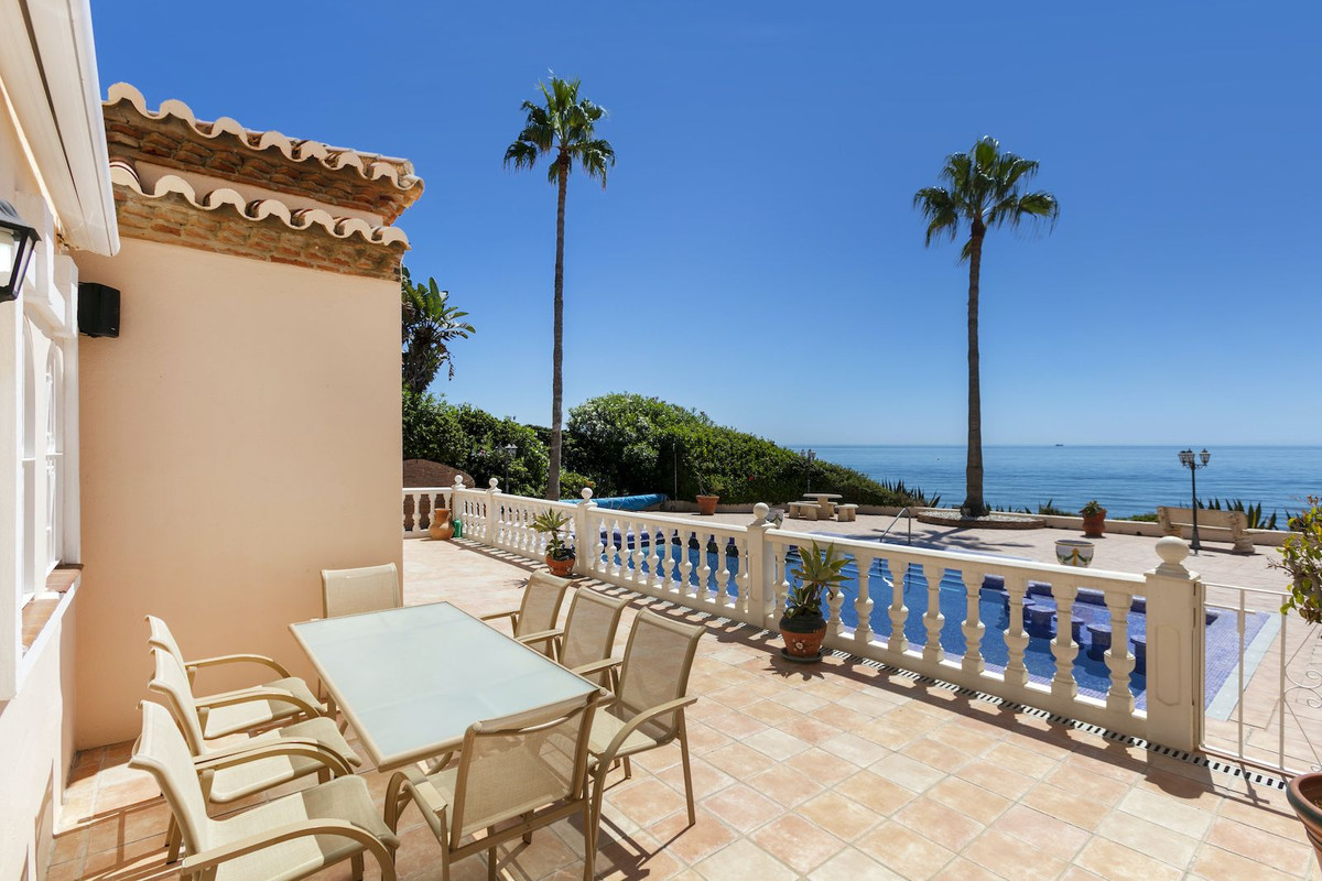 Se vende Villa - Chalet de 5 dormitorios en Costa Del Sol, Málaga, España