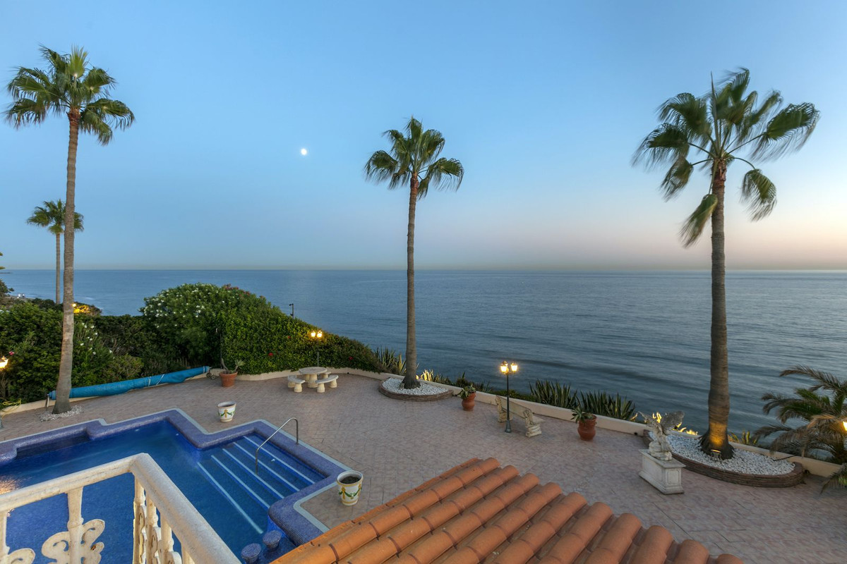 Se vende Villa - Chalet de 5 dormitorios en Costa Del Sol, Málaga, España