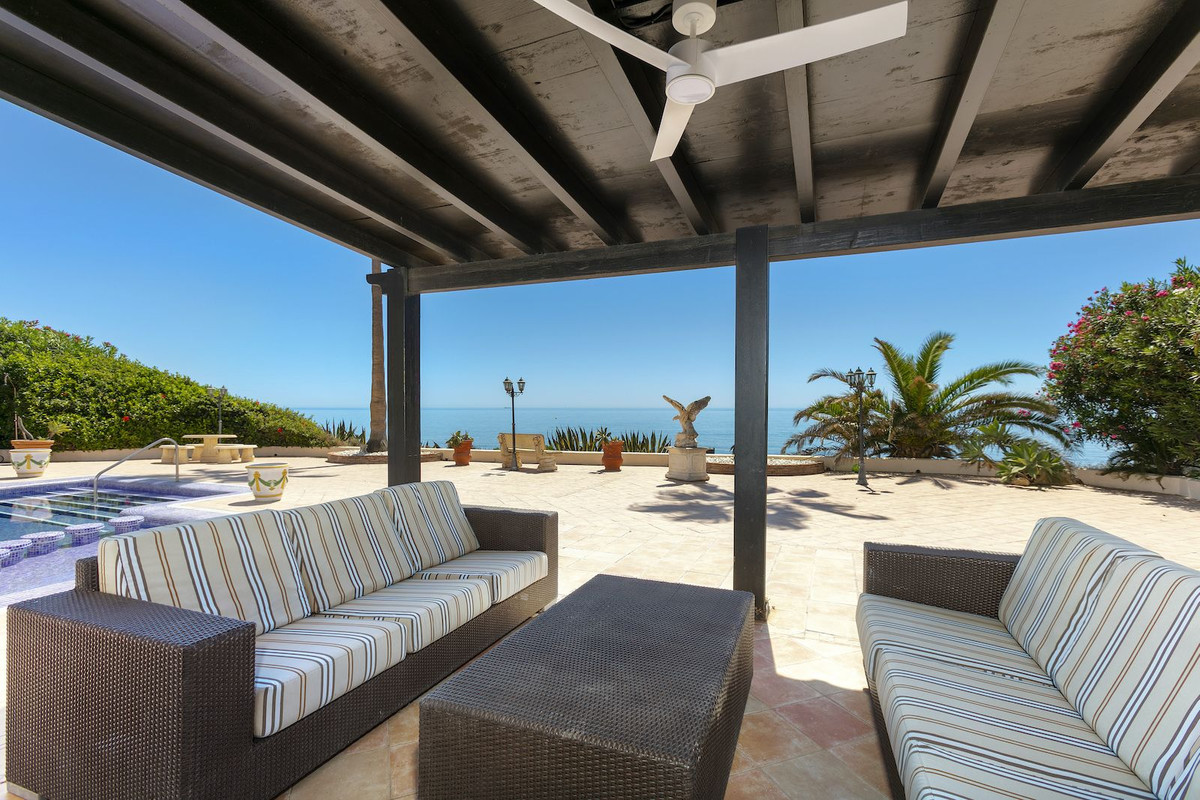 Se vende Villa - Chalet de 5 dormitorios en Costa Del Sol, Málaga, España