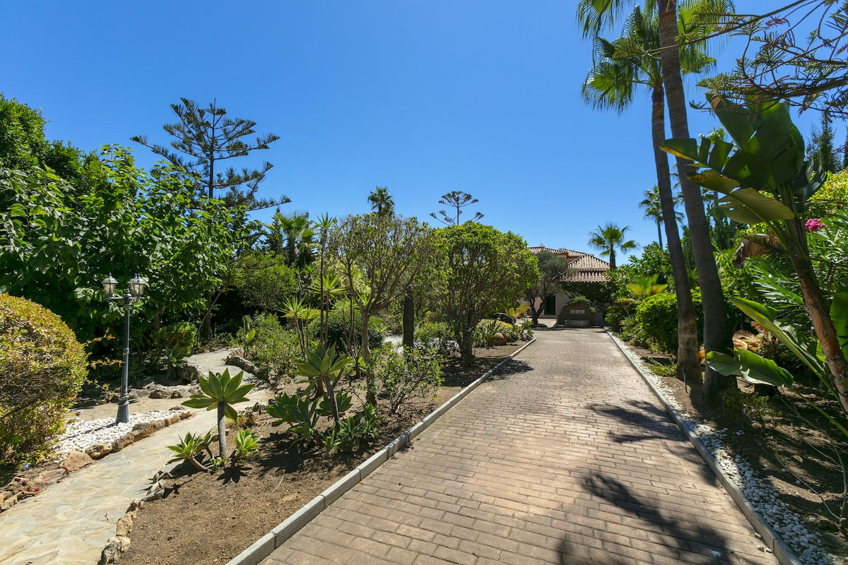 Se vende Villa - Chalet de 5 dormitorios en Costa Del Sol, Málaga, España