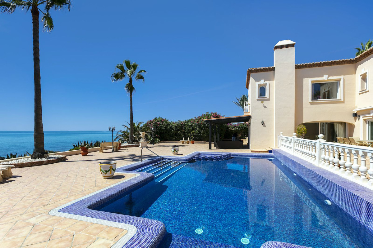 Se vende Villa - Chalet de 5 dormitorios en Costa Del Sol, Málaga, España
