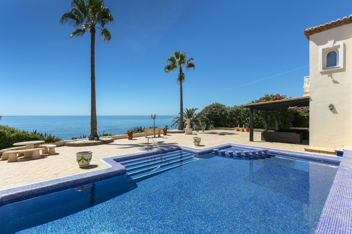 Se vende Villa - Chalet de 5 dormitorios en Costa Del Sol, Málaga, España