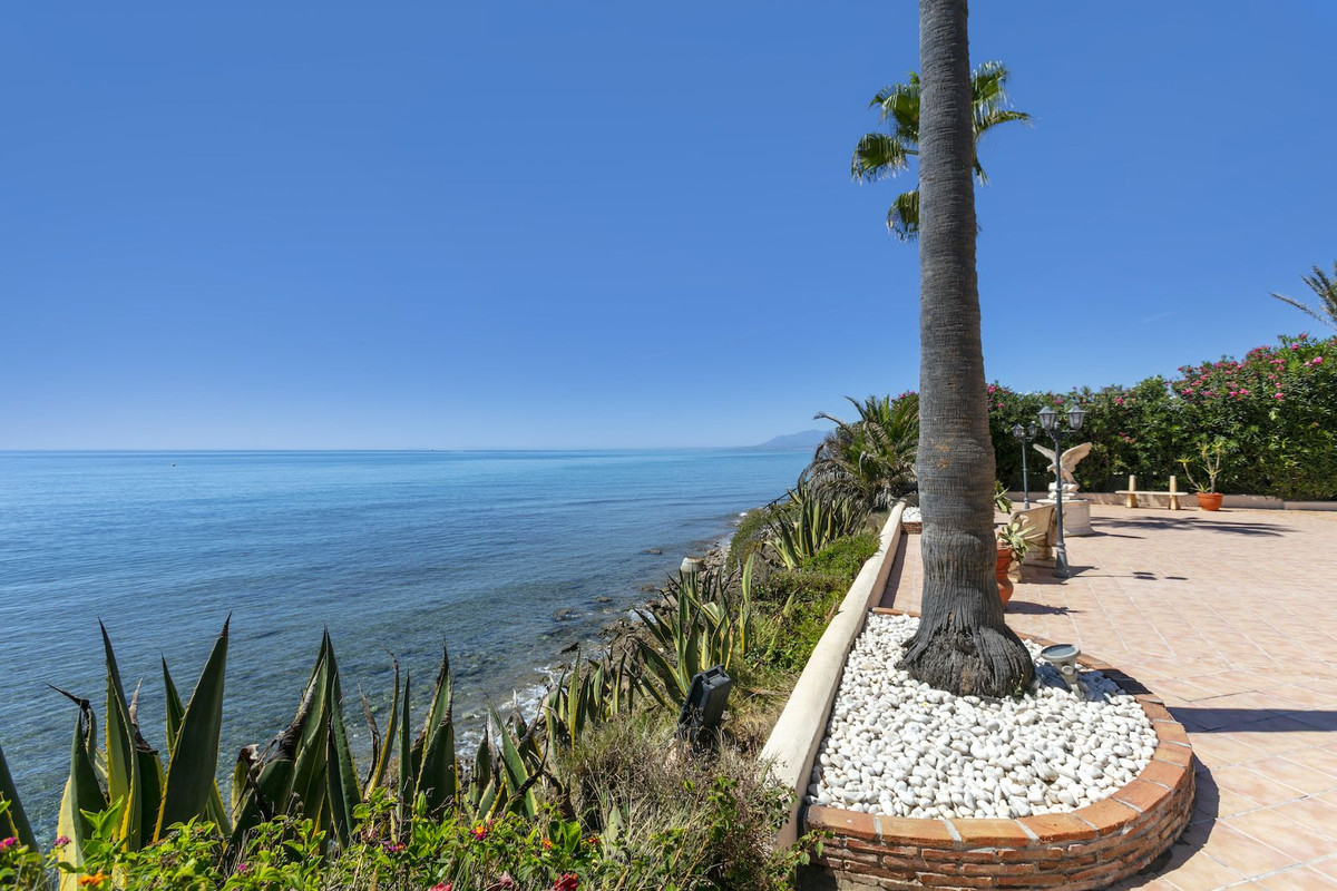 Se vende Villa - Chalet de 5 dormitorios en Costa Del Sol, Málaga, España