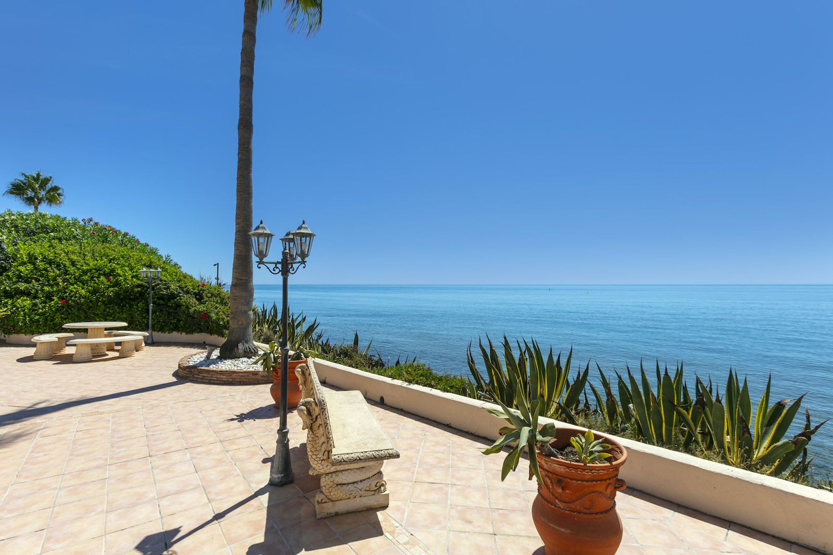 Se vende Villa - Chalet de 5 dormitorios en Costa Del Sol, Málaga, España