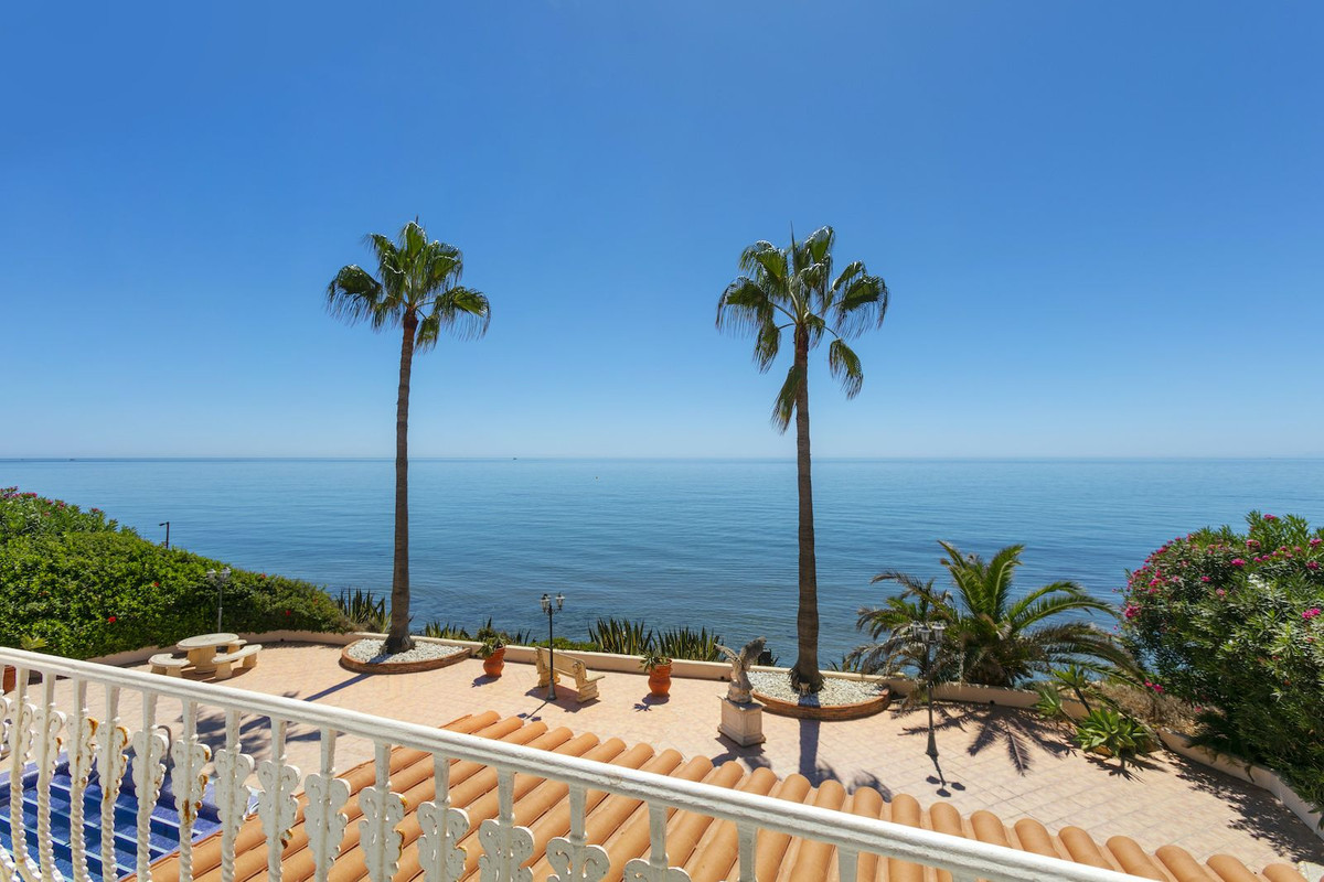 Se vende Villa - Chalet de 5 dormitorios en Costa Del Sol, Málaga, España