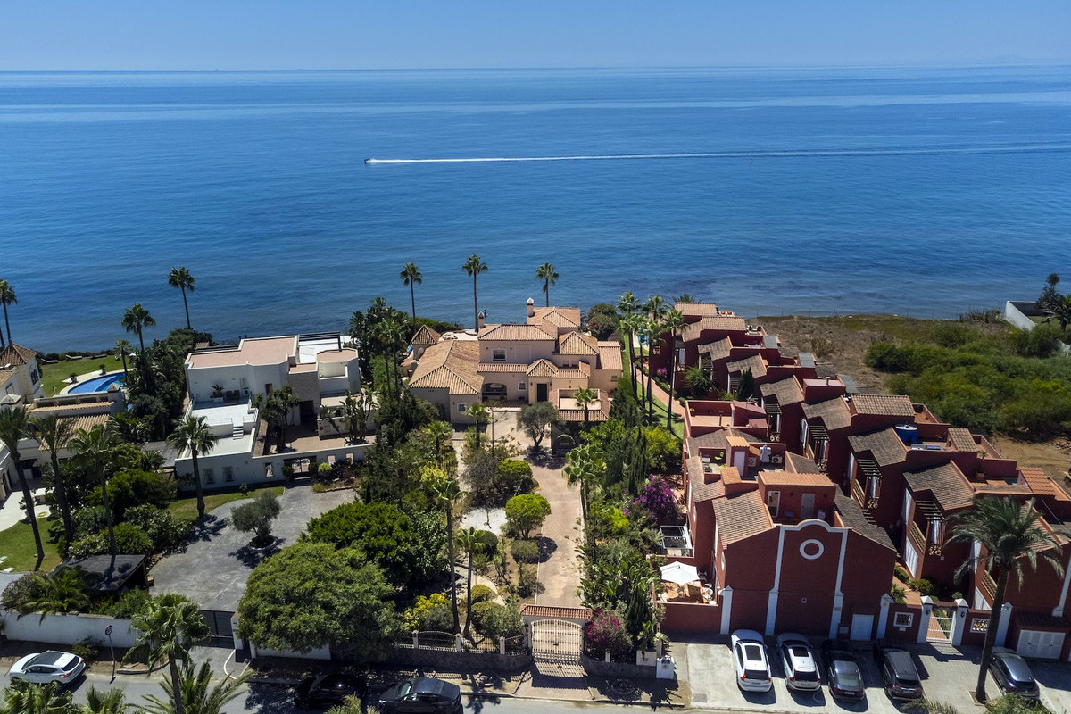 Se vende Villa - Chalet de 5 dormitorios en Costa Del Sol, Málaga, España
