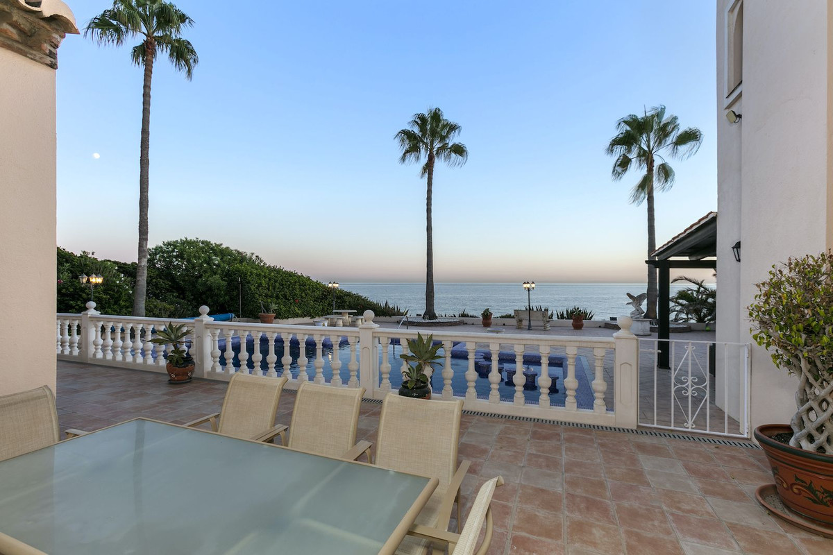 Se vende Villa - Chalet de 5 dormitorios en Costa Del Sol, Málaga, España
