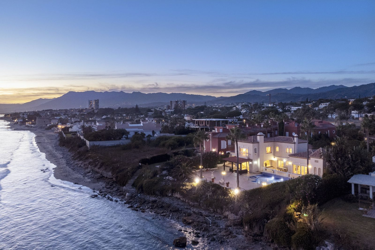 Se vende Villa - Chalet de 5 dormitorios en Costa Del Sol, Málaga, España