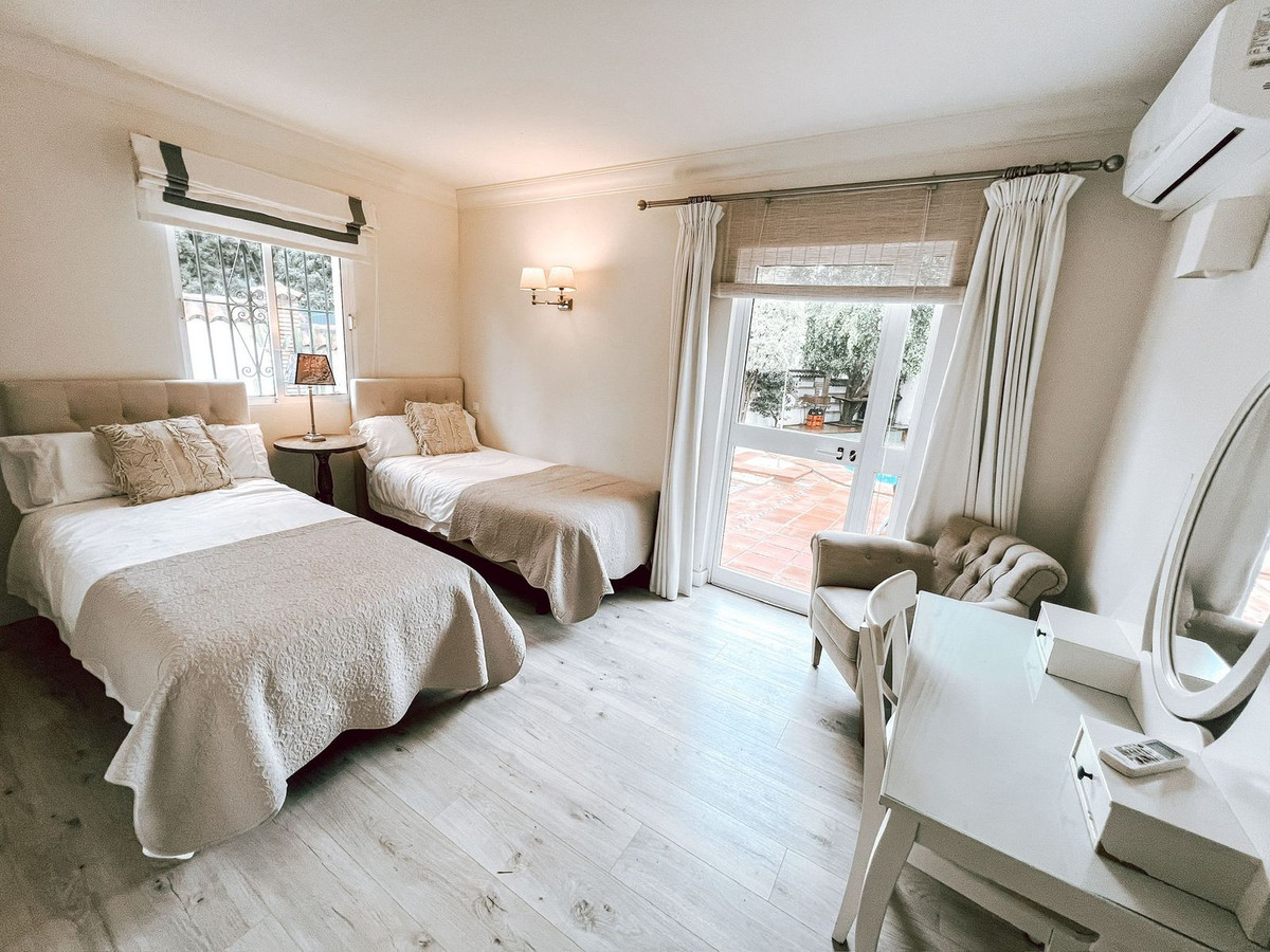 Se vende Villa - Chalet de 5 dormitorios en Costa Del Sol, Málaga, España