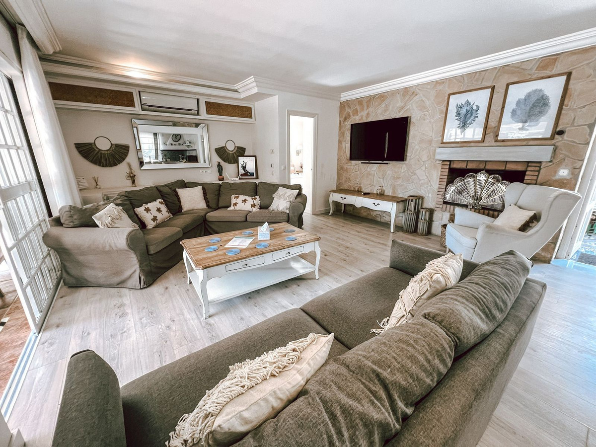 Se vende Villa - Chalet de 5 dormitorios en Costa Del Sol, Málaga, España