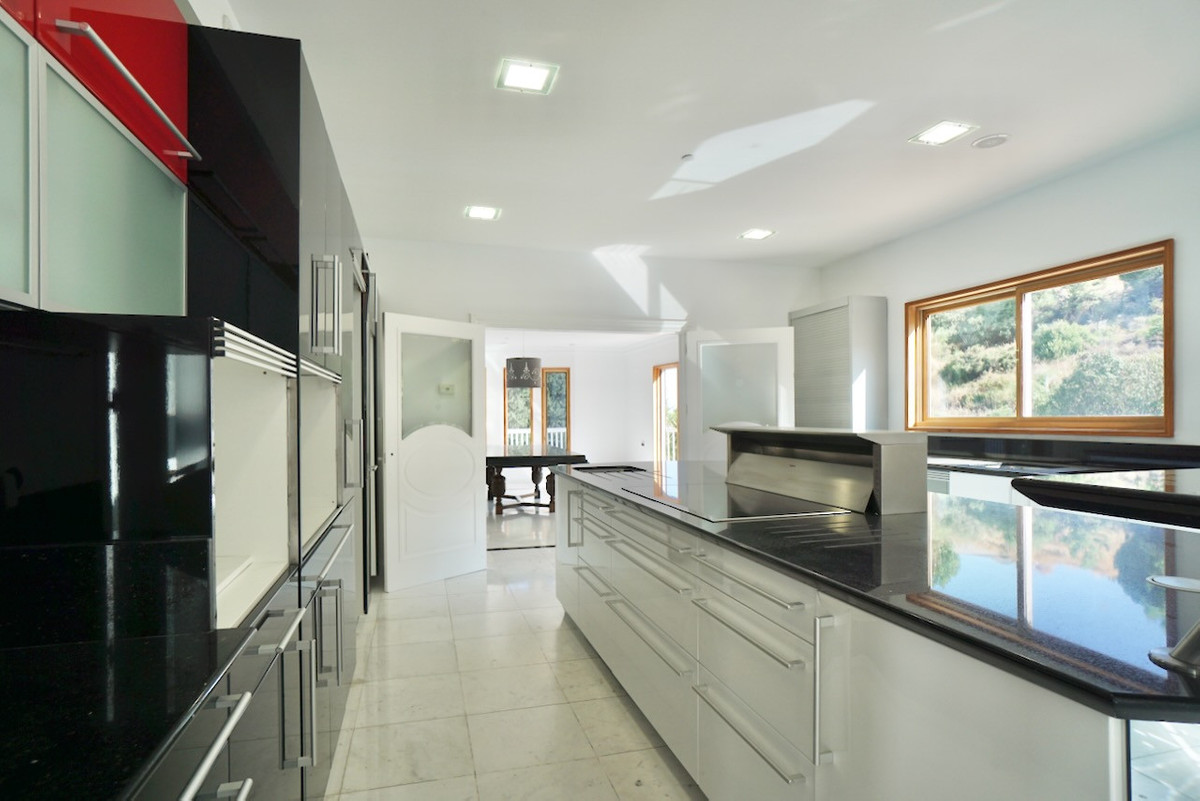 Se vende Villa - Chalet de 5 dormitorios en Costa Del Sol, Málaga, España