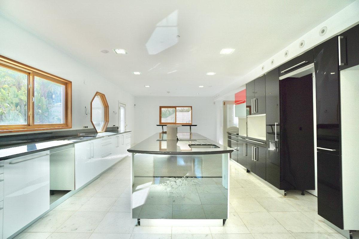 Se vende Villa - Chalet de 5 dormitorios en Costa Del Sol, Málaga, España