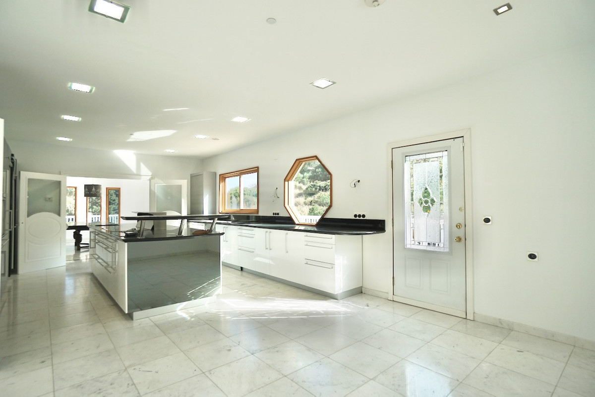 Se vende Villa - Chalet de 5 dormitorios en Costa Del Sol, Málaga, España