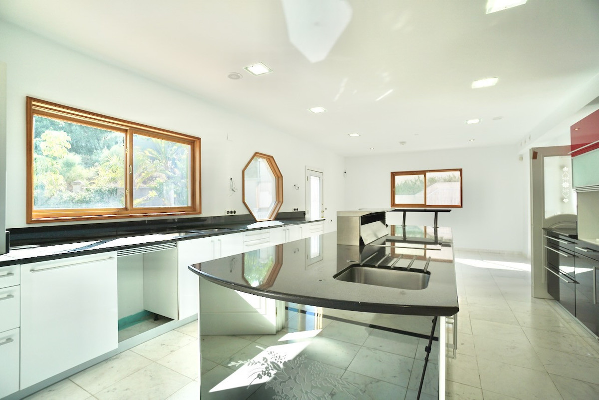 Se vende Villa - Chalet de 5 dormitorios en Costa Del Sol, Málaga, España