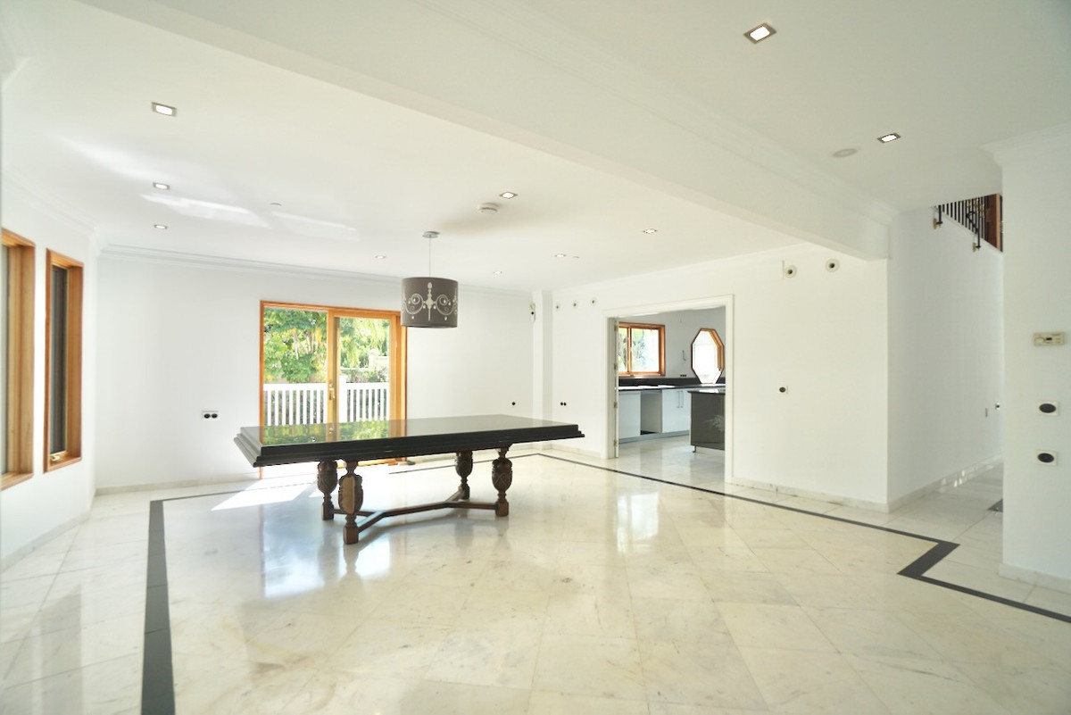 Se vende Villa - Chalet de 5 dormitorios en Costa Del Sol, Málaga, España