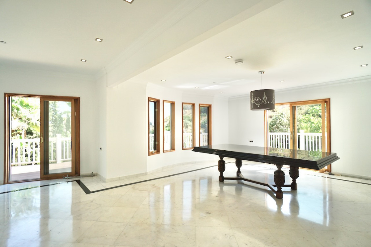 Se vende Villa - Chalet de 5 dormitorios en Costa Del Sol, Málaga, España