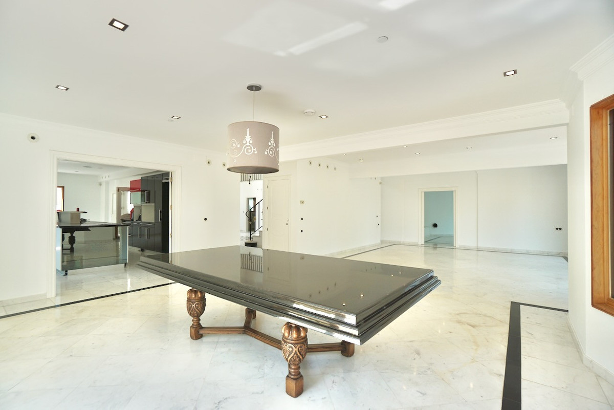 Se vende Villa - Chalet de 5 dormitorios en Costa Del Sol, Málaga, España