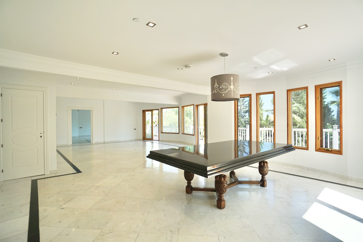 Se vende Villa - Chalet de 5 dormitorios en Costa Del Sol, Málaga, España