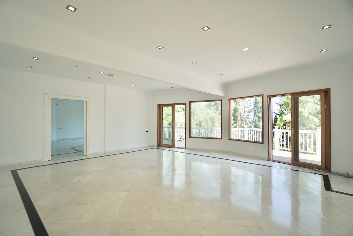 Se vende Villa - Chalet de 5 dormitorios en Costa Del Sol, Málaga, España