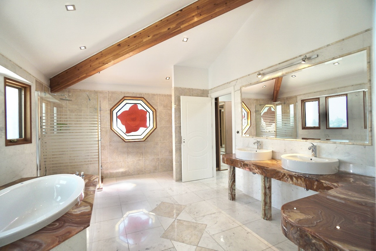 Se vende Villa - Chalet de 5 dormitorios en Costa Del Sol, Málaga, España