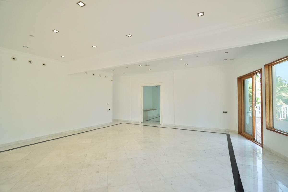 Se vende Villa - Chalet de 5 dormitorios en Costa Del Sol, Málaga, España