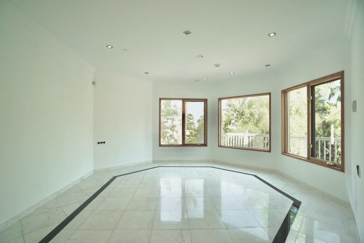 Se vende Villa - Chalet de 5 dormitorios en Costa Del Sol, Málaga, España