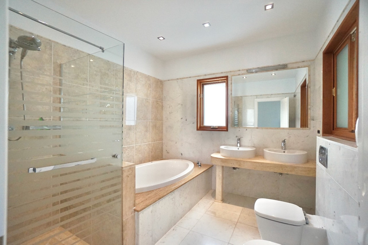 Se vende Villa - Chalet de 5 dormitorios en Costa Del Sol, Málaga, España