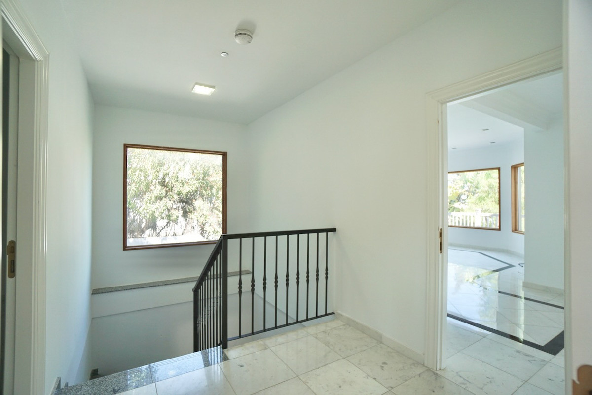 Se vende Villa - Chalet de 5 dormitorios en Costa Del Sol, Málaga, España