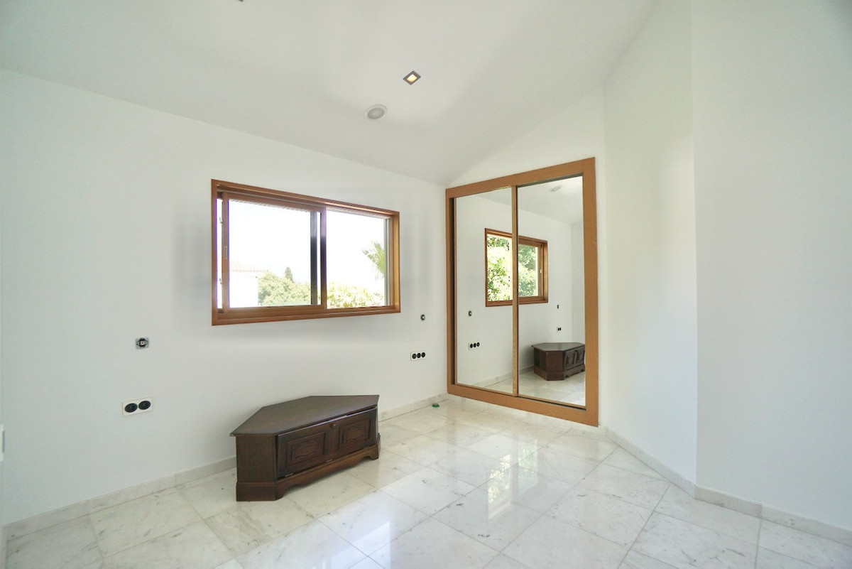 Se vende Villa - Chalet de 5 dormitorios en Costa Del Sol, Málaga, España