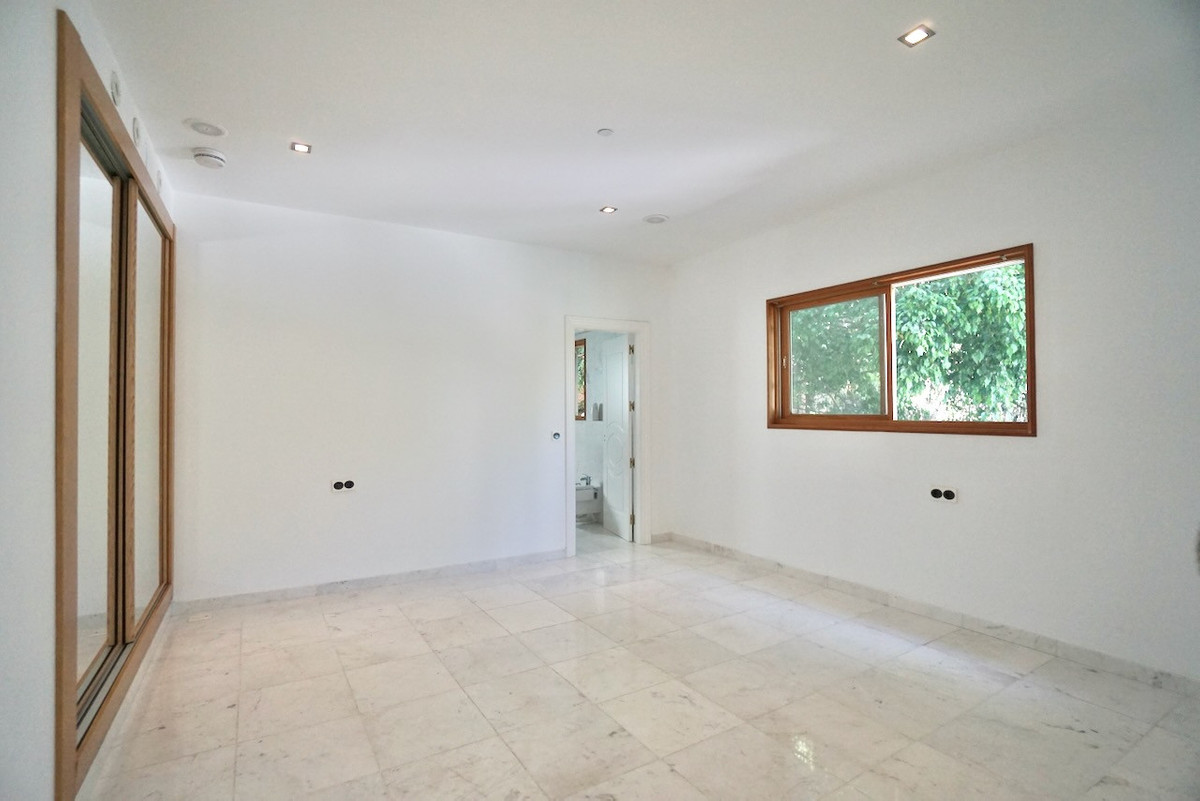 Se vende Villa - Chalet de 5 dormitorios en Costa Del Sol, Málaga, España