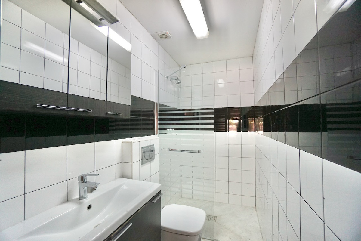 Se vende Villa - Chalet de 5 dormitorios en Costa Del Sol, Málaga, España