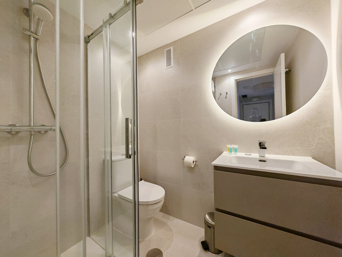 2 Bed Apartment for sale in Benahavís Costa Del Sol, Málaga, Spain
