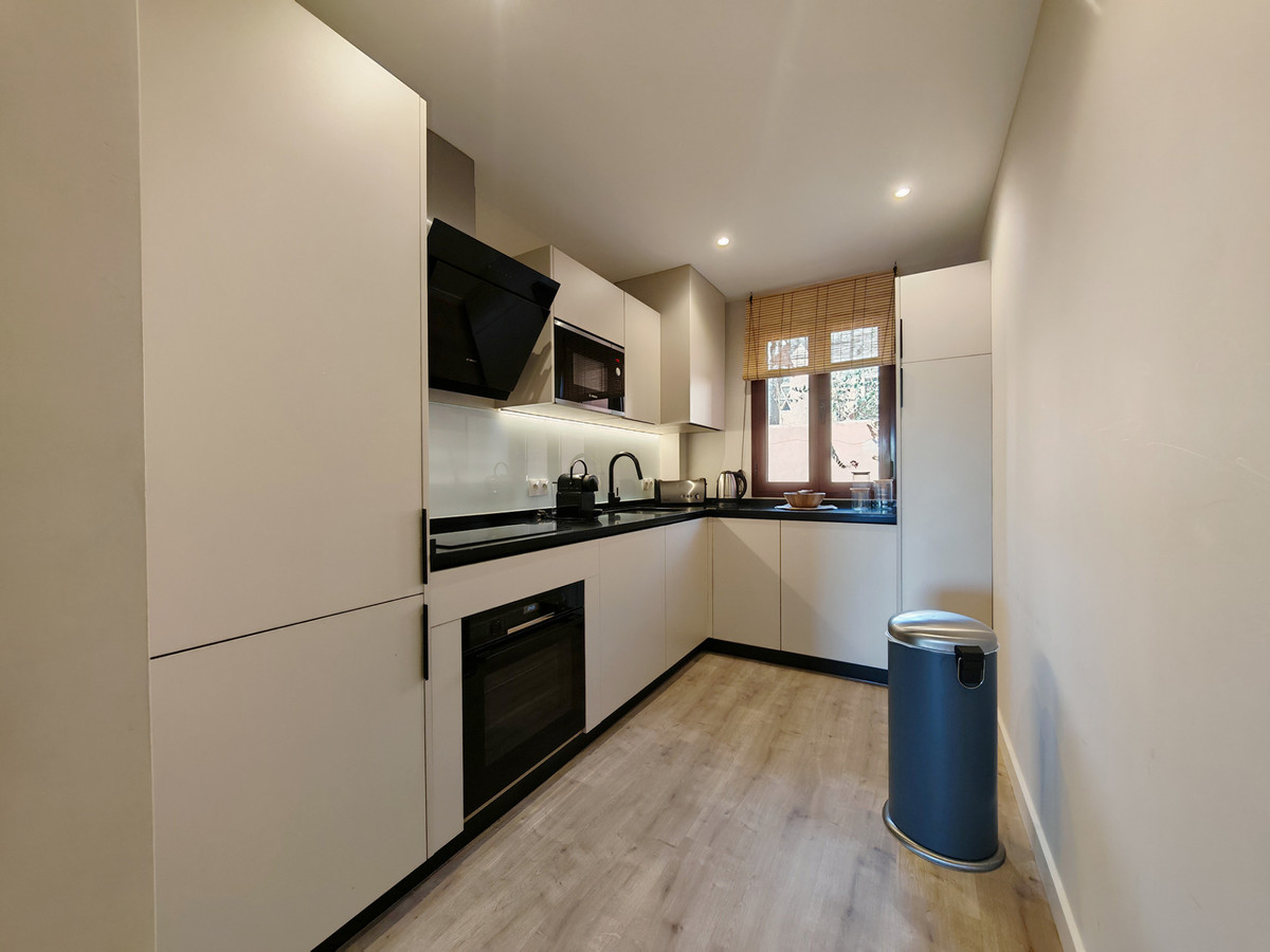 2 Bed Apartment for sale in Benahavís Costa Del Sol, Málaga, Spain