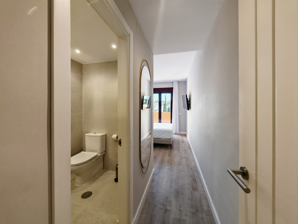 2 Bed Apartment for sale in Benahavís Costa Del Sol, Málaga, Spain