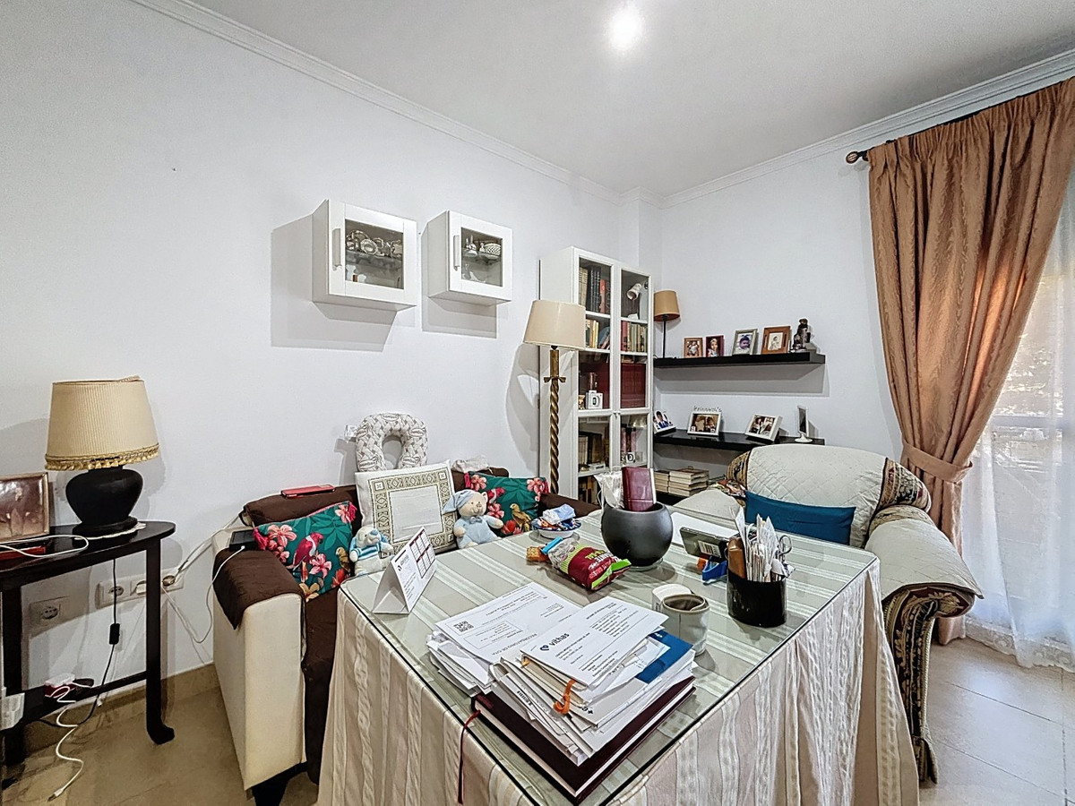 Se vende Apartamento Planta Media de 2 dormitorios en Costa Del Sol East, Málaga, España