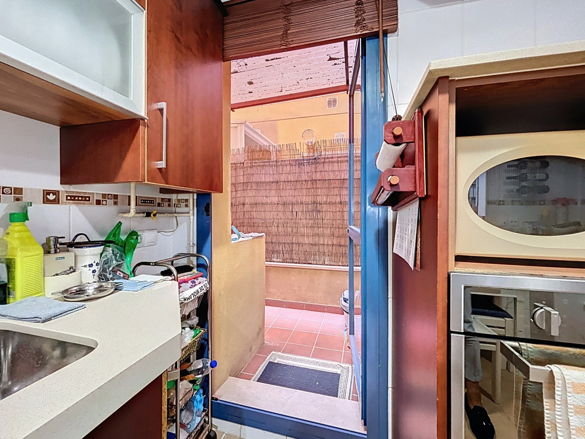 Se vende Apartamento Planta Media de 2 dormitorios en Costa Del Sol East, Málaga, España
