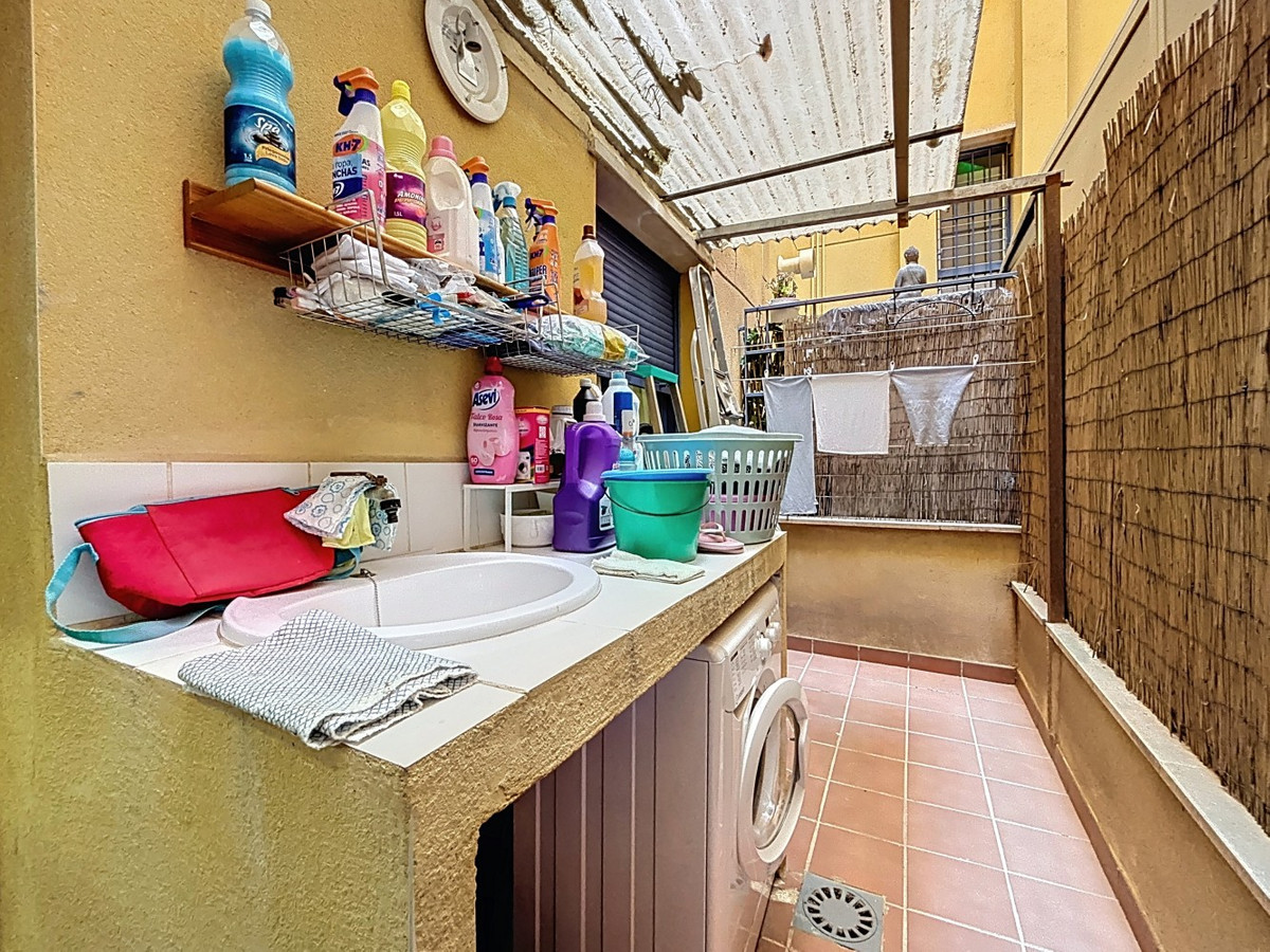 Se vende Apartamento Planta Media de 2 dormitorios en Costa Del Sol East, Málaga, España