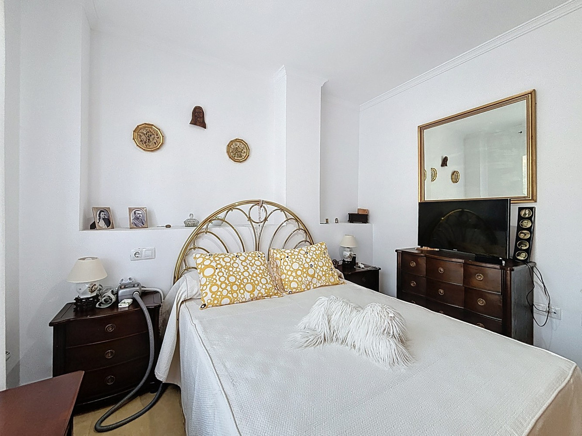 Se vende Apartamento Planta Media de 2 dormitorios en Costa Del Sol East, Málaga, España
