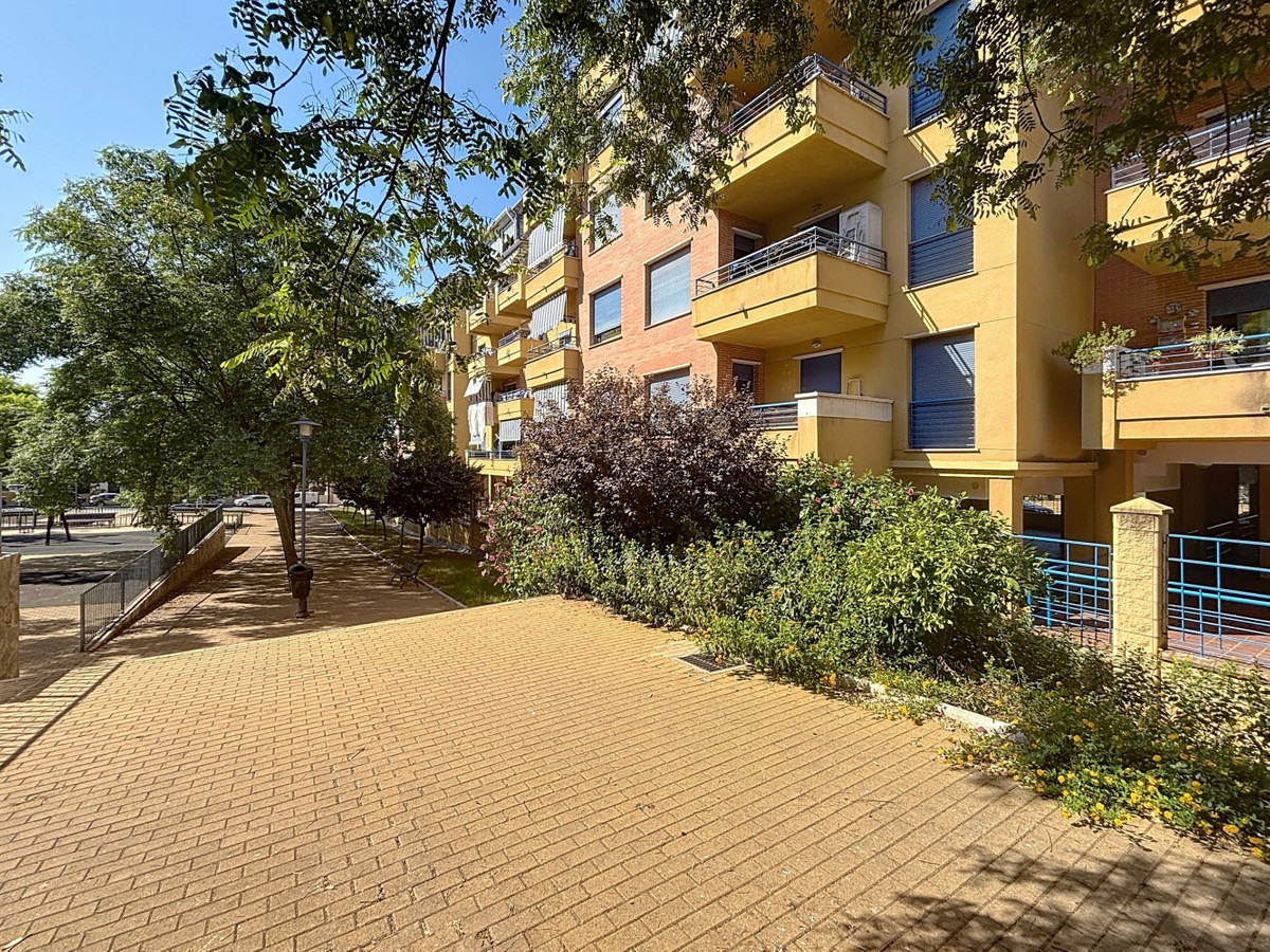 Se vende Apartamento Planta Media de 2 dormitorios en Costa Del Sol East, Málaga, España