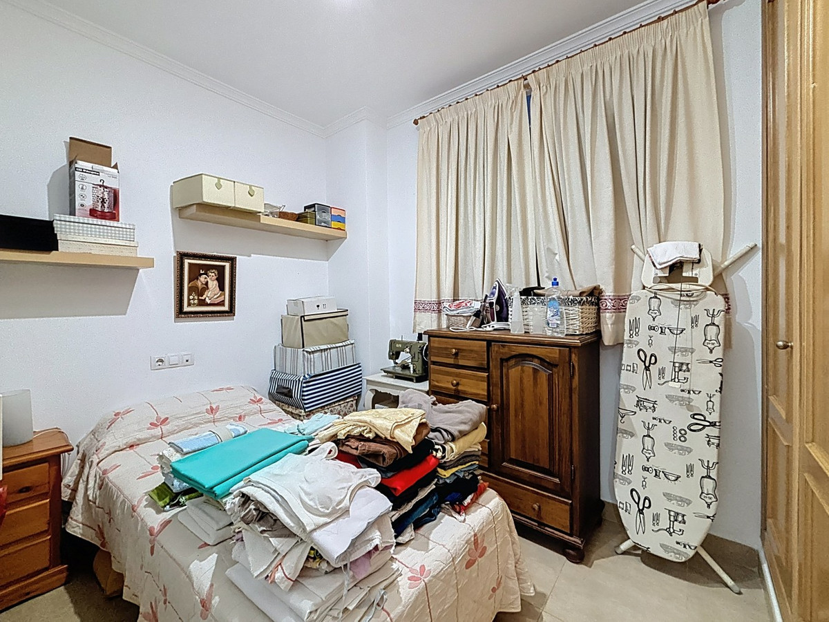 Se vende Apartamento Planta Media de 2 dormitorios en Costa Del Sol East, Málaga, España