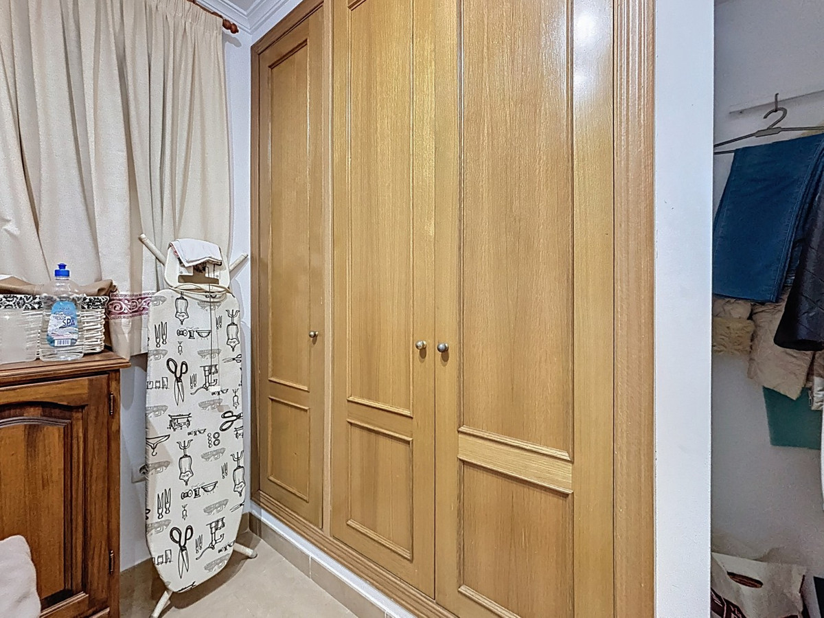 Se vende Apartamento Planta Media de 2 dormitorios en Costa Del Sol East, Málaga, España