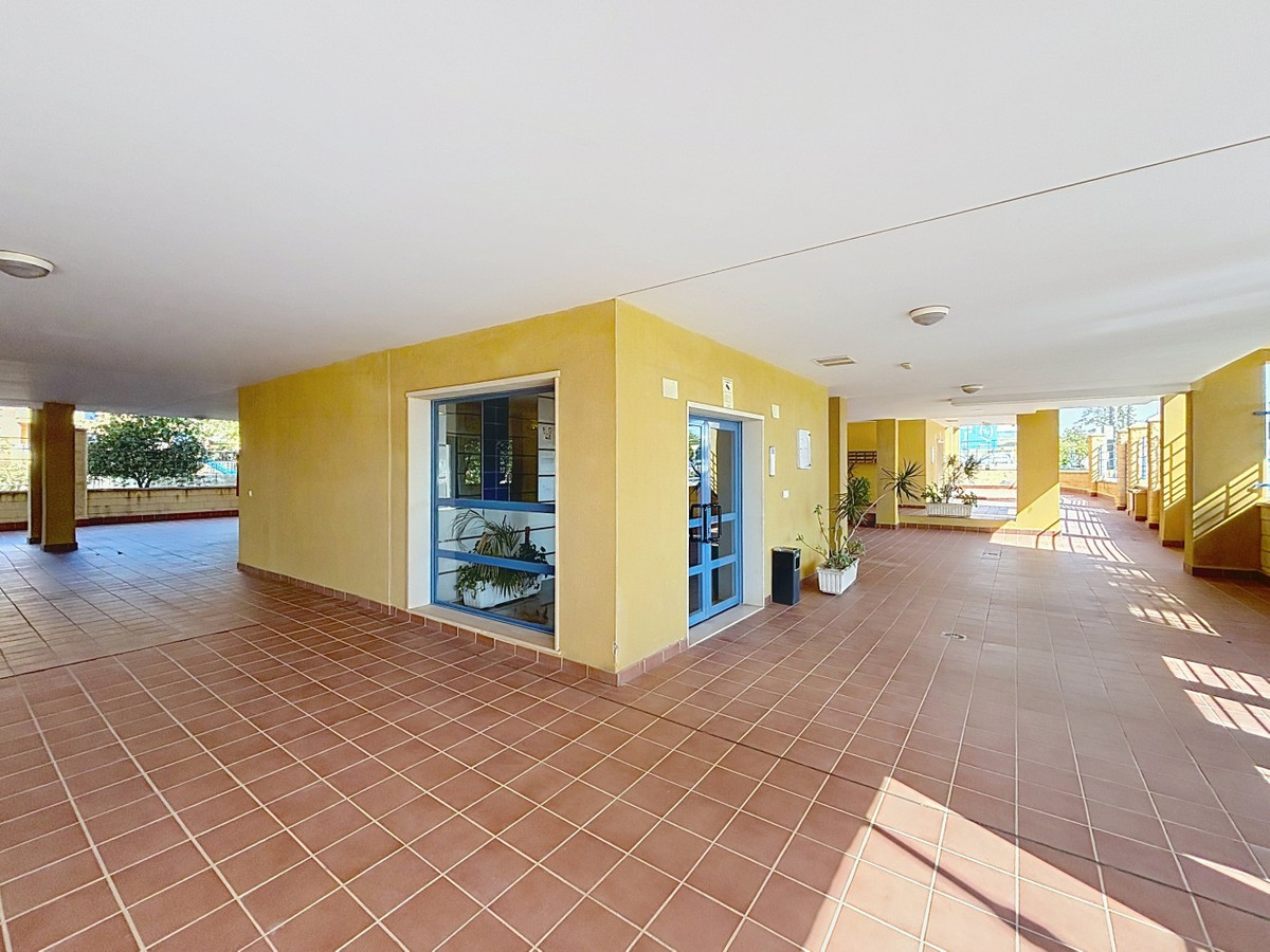 Se vende Apartamento Planta Media de 2 dormitorios en Costa Del Sol East, Málaga, España