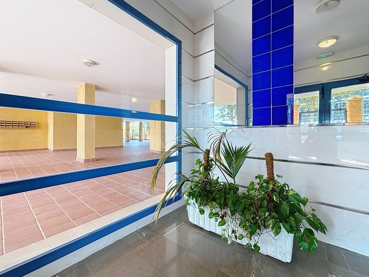 Se vende Apartamento Planta Media de 2 dormitorios en Costa Del Sol East, Málaga, España