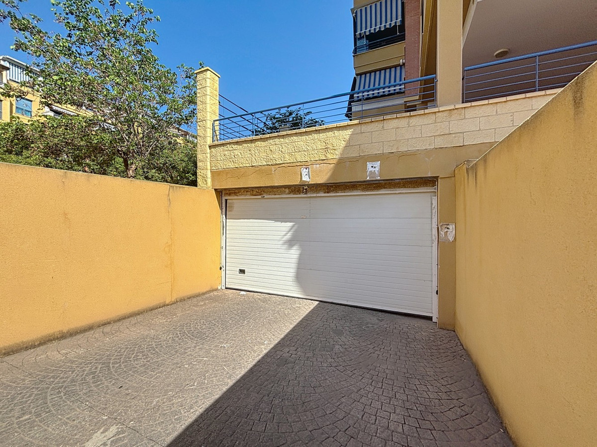Se vende Apartamento Planta Media de 2 dormitorios en Costa Del Sol East, Málaga, España