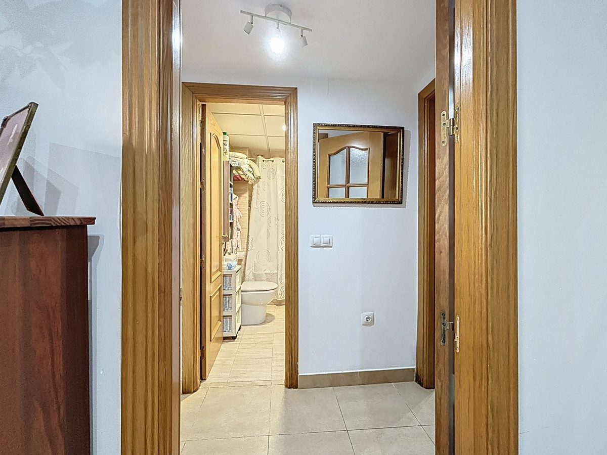 Se vende Apartamento Planta Media de 2 dormitorios en Costa Del Sol East, Málaga, España