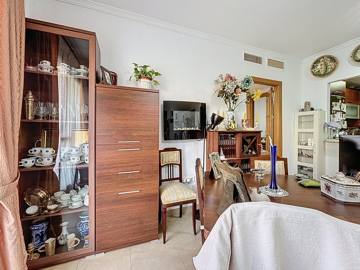 Se vende Apartamento Planta Media de 2 dormitorios en Costa Del Sol East, Málaga, España